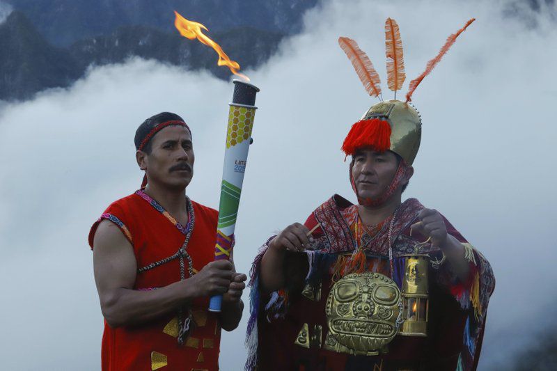 Llegada desde México, llama panamericana recorre Perú